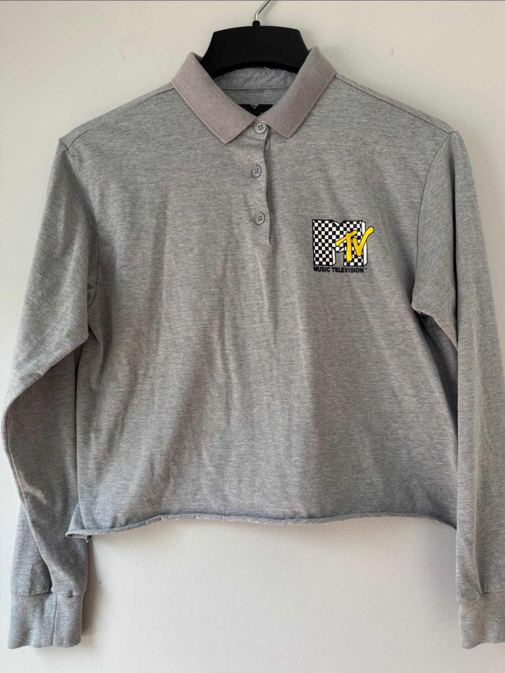 MTV Gray Long-Sleeve Cropped Polo with Iconic Retro Logo 90s